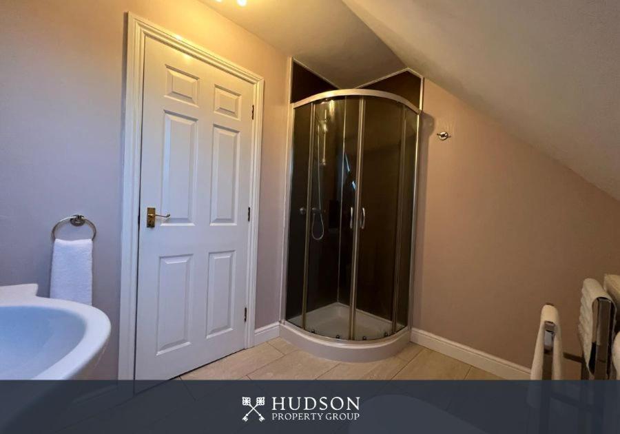 Telford Townhouse With Parking And Garden Exterior foto