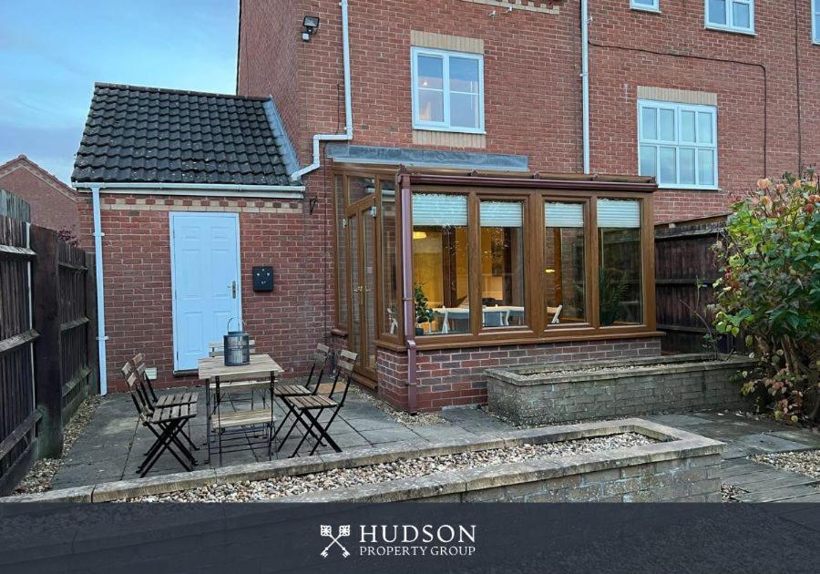 Telford Townhouse With Parking And Garden Exterior foto