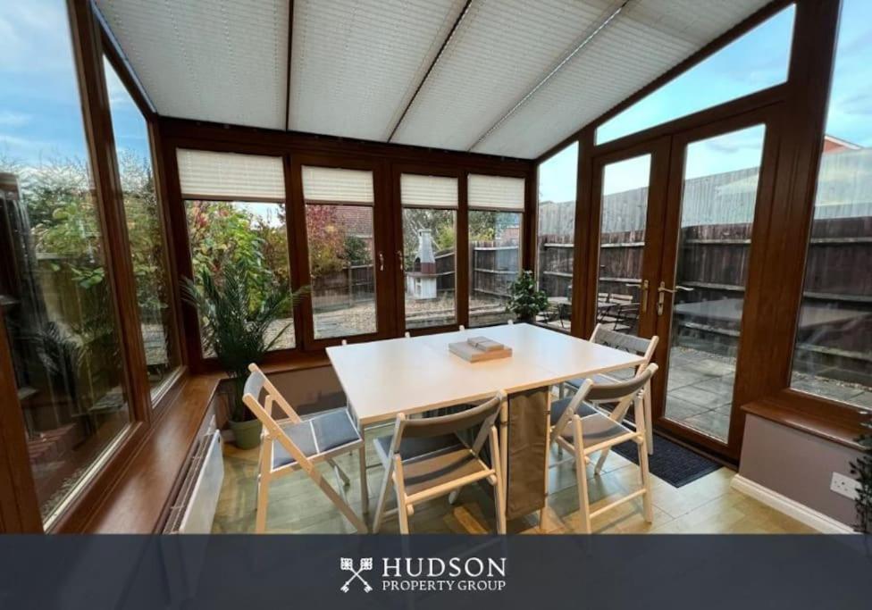 Telford Townhouse With Parking And Garden Exterior foto