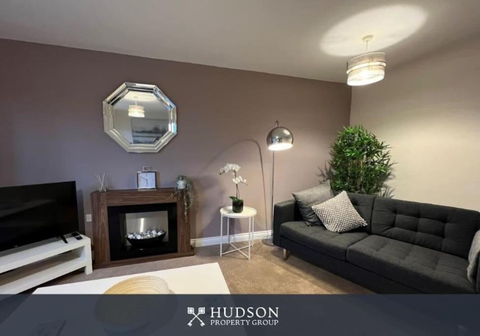 Telford Townhouse With Parking And Garden Exterior foto