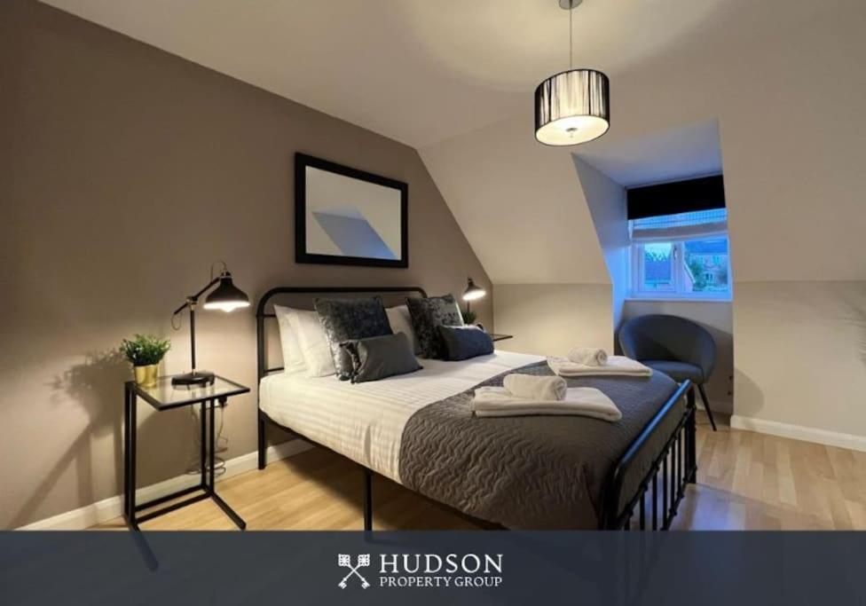 Telford Townhouse With Parking And Garden Exterior foto