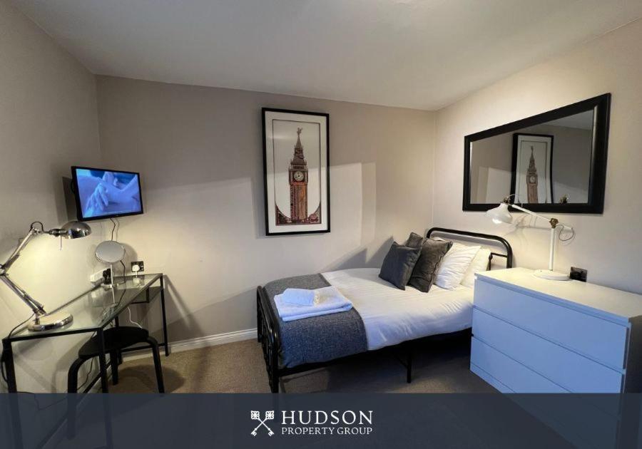 Telford Townhouse With Parking And Garden Exterior foto