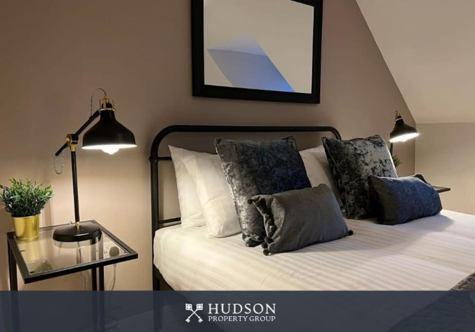 Telford Townhouse With Parking And Garden Exterior foto