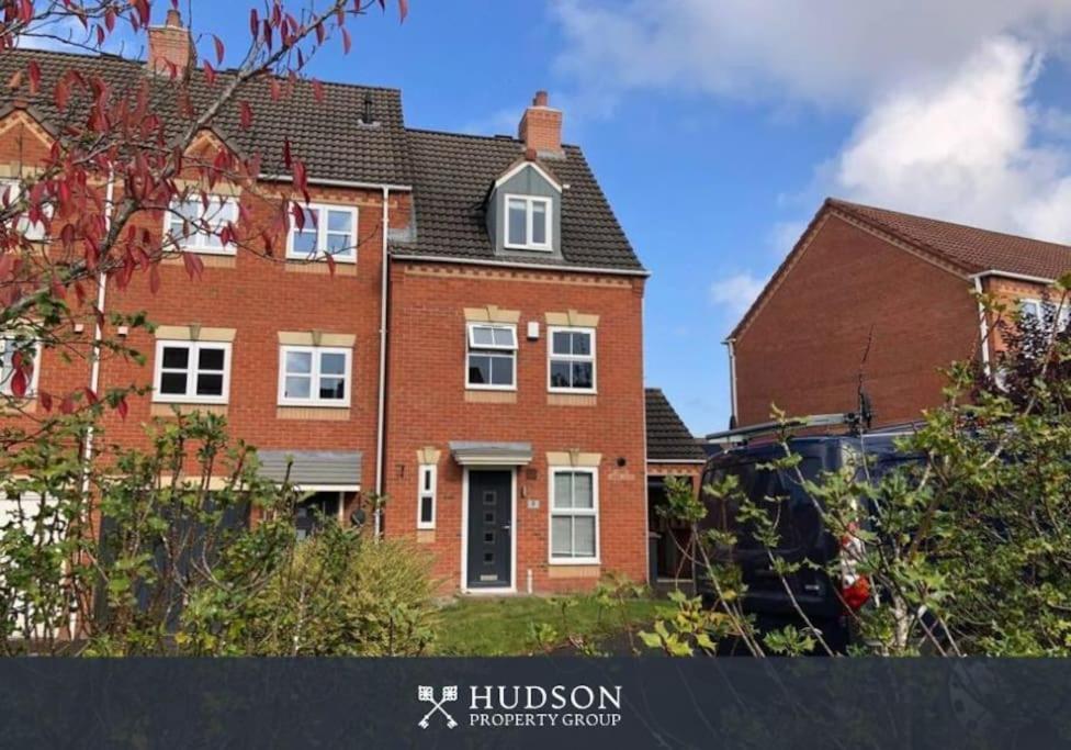 Telford Townhouse With Parking And Garden Exterior foto