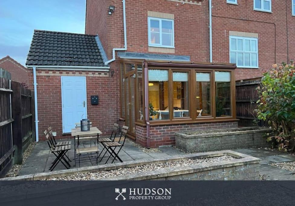 Telford Townhouse With Parking And Garden Exterior foto
